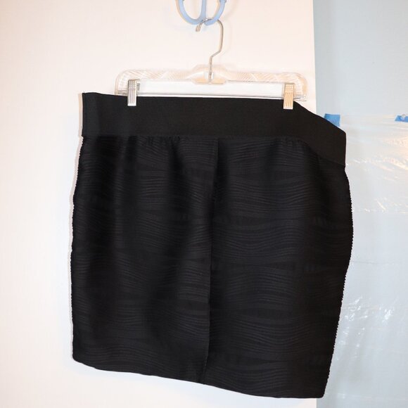 Maurice's Elastic Waist Textured Black Mini Skirt Size 2 2x - Picture 4 of 4